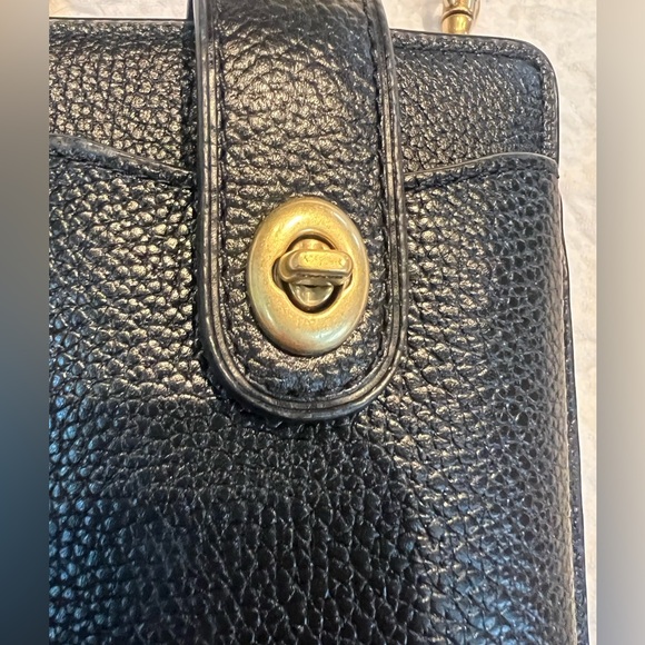 Gorgeous Coach Legacy Black 🖤 Pebble Leather Phone Wallet Heavy Duty Curb Chain - Picture 12 of 13